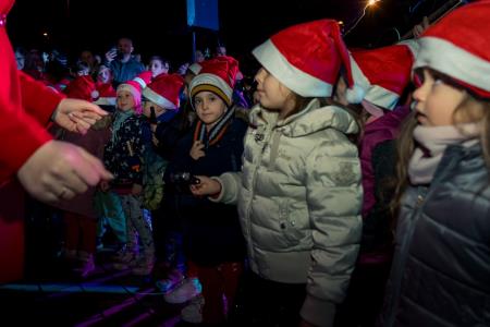 Prihod Dedka Mraza s spremstvom